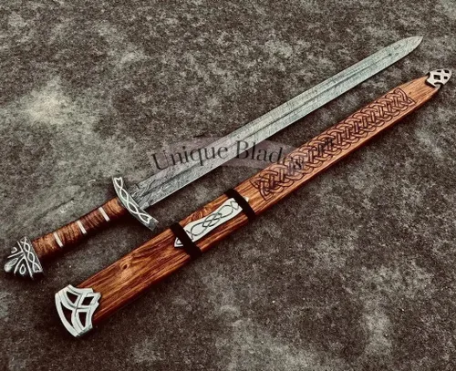 Vista 4 de Espada vikinga, 101.6 cm, acero damasquino 1095 de filo completo, vaina de madera, ranuras de sangre, colección de campo de batalla