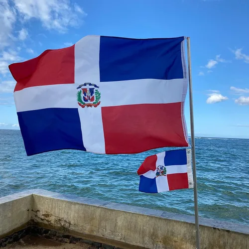 Vista 3 de Bradford Bandera dominicana de 3 x 5 pies para exteriores, bordada de República Dominicana para pared, bandera dominicana de doble cara con ojales