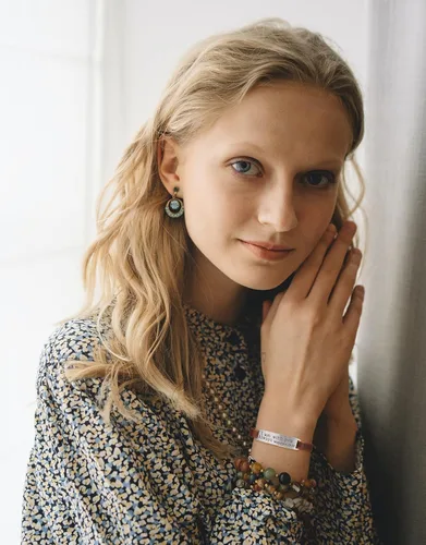 Vista 2 de Yiyang - Pulsera de cuero con mensaje inspirador para mujeres, niñas y adolescentes, regalo cristiano para navidad, cumpleaños, bautismo y navidad