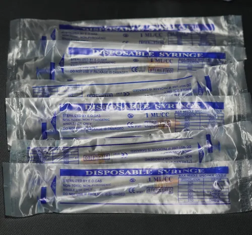 Vista 5 de Paquete de 15 jeringas de plástico de 1ml 25Ga con medición para laboratorios científicos y dispensación industrial, desechables envueltas
