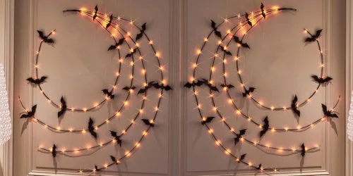 Vista 2 de LITBLOOM Guirnalda de Halloween con luces de 6 pies, 80 luces de hadas naranjas y blancas cálidas, guirnalda negra iluminada, funciona