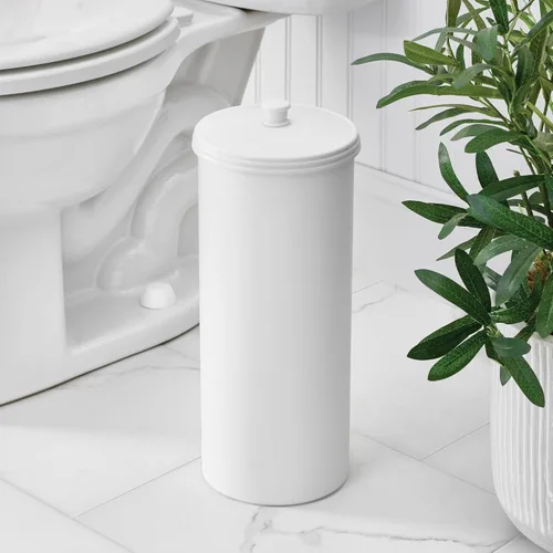 Vista 3 de iDesign Soporte Independiente para Almacenamiento de Papel Higiénico de Baño con Tapa para 3 Rollos Extra, Blanco Con tapa, para 3 rollos