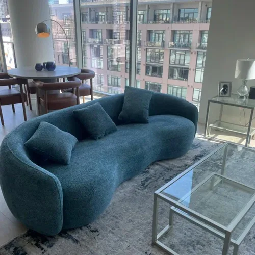 Vista 9 de Sofá curvo de 93.6 pulgadas para sala de estar, moderno sofá nube de 4 plazas, cómodo sofá tapizado de mediados de siglo con almohadas para espacios