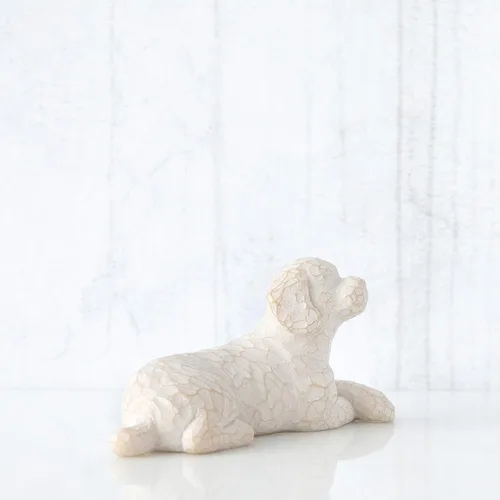 Vista 4 de Willow Tree Love my Dog (pequeño, acostado), figura esculpida pintada a mano Cast from a Susan Lordi Original Carving, Gift for Dog Lovers