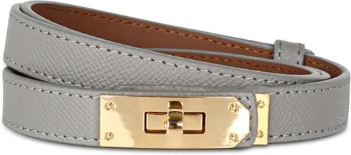 Vista 386 de Cinturón de cuero clásico con hebilla de metal para mujer con vestido de jeans