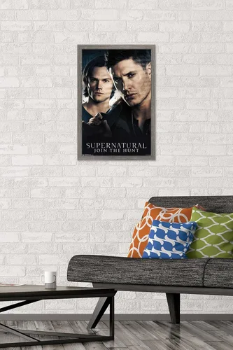 Vista 2 de Trends International Supernatural - Póster de pared de hermanos, 14.725 x 22.375 pulgadas, versión enmarcada de madera de granero