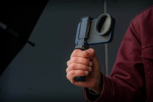 Vista 6 de Freewell Versátil Bluetooth Smartphone Selfie Grip con ARCA estándar, soporte de zapata fría para iPhone, teléfono celular Samsung