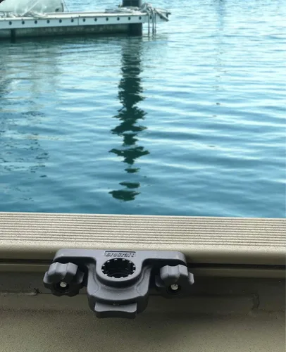 Vista 2 de Brocraft Sistema de Vía de 90 Grados para Barco - Portacañas Versatrack y Lund Sport para Barcos Ranger