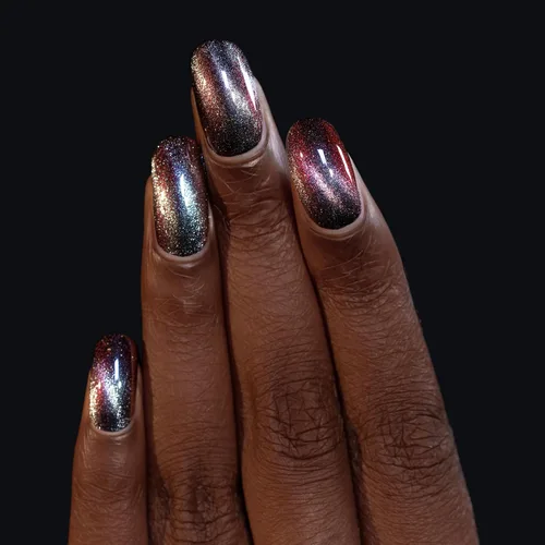 Vista 6 de ILNP Dark Matter - Esmalte de uñas magnético negro a rojo