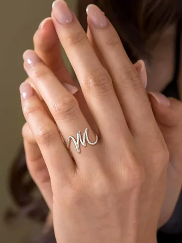Vista 6 de SILVERCUTE Anillos con iniciales S925, tamaño ajustable 6-12, letra del alfabeto A-Z, joyería personalizada con iniciales trenzadas, anillos