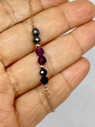 Vista 2 de Pulsera de protección empática hecha a mano, turmalina negra, cuarzo rosa, hematita, pulsera de amatista, relleno de oro, minimalista, piedra