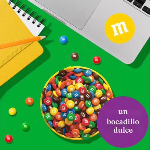 Vista 5 de M&M'S Caramelos de chocolate oscuro, chocolate a granel de tamaño familiar, bolsa oscura resellable de 18 onzas