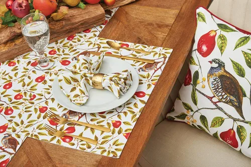 Vista 2 de C&F Home Almohada cuadrada de 18 x 18 pulgadas con estampado de perdiz en peral, 18 x 18 pulgadas, color rojo