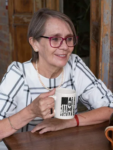 Vista 4 de Kropsis Taza de café de cerámica con diseño de bandera americana para familiares y amigos, color blanco