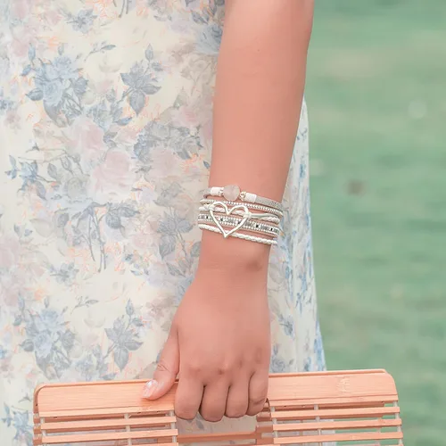 Vista 8 de FANCY SHINY Pulseras de cuero con forma de corazón, apilables, bohemias, pulseras de diamantes de imitación de resina de moda con cierre magnético