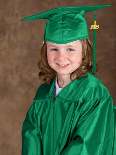 Vista 7 de QZYL Juego de gorro y bata de graduación de jardín de infantes, traje unisex de felicitaciones graduadas con borla y certificado para jardín