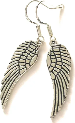 Vista 4 de Aretes colgantes de alas de ángel con alambres de oreja de tono plateado de 1.25 pulgadas de largo