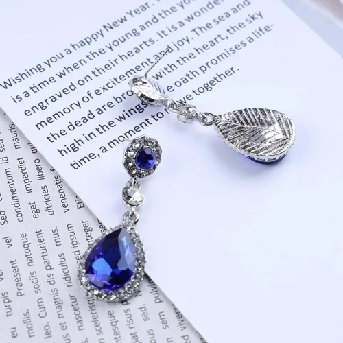 Vista 4 de Aretes colgantes de cristal de zafiro vintage, aretes de gota de zafiro azul, aretes de zafiro con lágrima, aretes colgantes de plata con circonita
