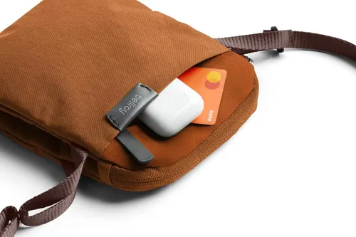 Vista 5 de Bellroy City Pouch (bolsa cruzada, lector electrónico o tableta pequeña, cartera, gafas de sol, teléfono), Bronce, Tamaño único
