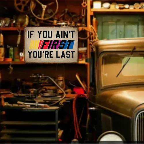 Vista 4 de Letrero de hojalata con texto en inglés "If You Ain't First You're Last Tin Sign" – Arte de pared de metal vintage de carreras para hombre, garaje