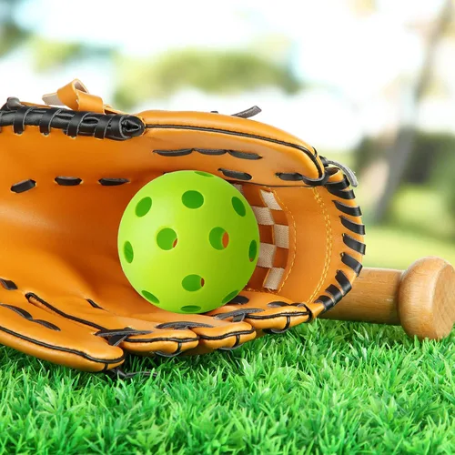 Vista 6 de Coopay Paquete de 24/80 pelotas de práctica de béisbol, bolas de entrenamiento de plástico, bolas de softball huecas ligeras para golpe, Verde