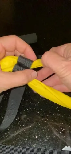 Vista 3 de Therapist's Choice® Anclaje de puerta con hebilla para fijar bandas de resistencia y tubos