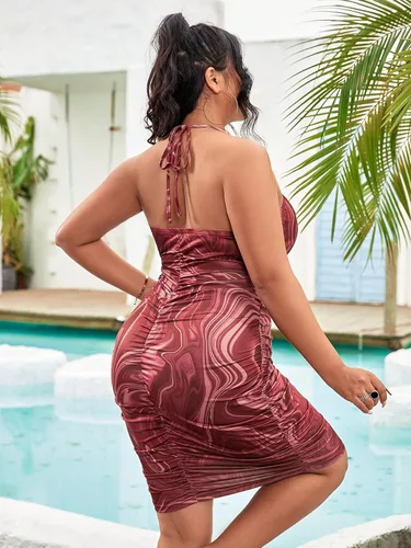Vista 2 de WDIRARA Vestido corto ajustado sin espalda con estampado halter y espalda descubierta para mujer