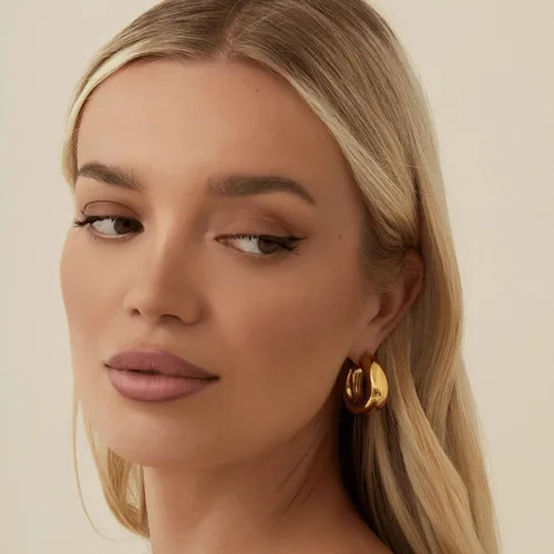 Vista 3 de Aretes de aro gruesos de oro impermeables para mujer, no se deslustra, chapados en oro, hipoalergénicos, abiertos, aretes huecos ligeros Dorado