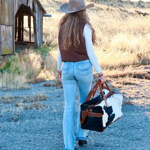 Vista 12 de Ranch Junkie Highlands Large Genuine Cowhide Weekender Cowhide Duffel