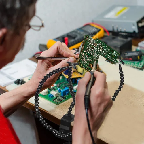 Vista 6 de Toolour Ayudando a soldar, herramientas de tercera mano, soporte para placa de circuito PCB, brazos flexibles en forma de Y con base de abrazadera