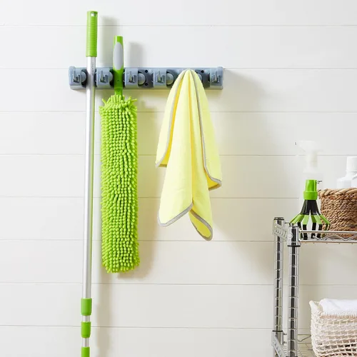 Vista 5 de Amazon Basics Organizador de almacenamiento rectangular resistente de montaje en pared para escobas, fregonas o herramientas con ganchos y ranuras