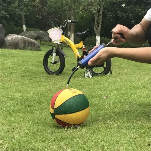 Vista 5 de HDNNC Bomba de pelota portátil, bomba de aire con 4 agujas, 2 boquillas, 1 manguera de extensión, ideal para baloncesto, fútbol americano, voleibol