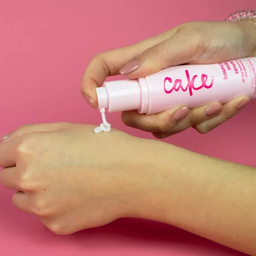Vista 3 de Cake Beauty Suero de leche hidratante Bouncy, 1.69 onzas