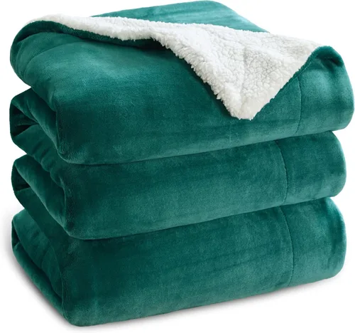 Vista 34 de Bedsure GentleSoft - Manta de forro polar Sherpa para sofá, manta de Navidad gruesa y cálida para invierno, manta de felpa suave y esponjosa como