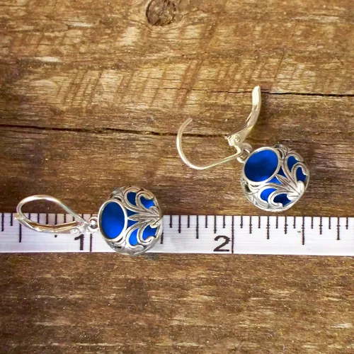 Vista 5 de Bottled Up Designs Aretes de encaje vintage hechos a mano, plata esterlina, ecológicos, fabricados en Estados Unidos, regalos de cumpleaños, día