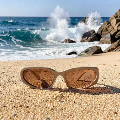 Vista 3 de ADE WU Gafas de sol envolventes de moda para mujeres y hombres Marco beige/lente marrón