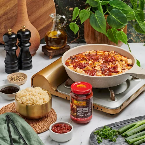 Vista 4 de Lee Kum Kee Salsa de frijoles (13 onzas – 1 paquete), salsa Toban, estilo Sichuan, especias suaves, perfecta para freír, fideos, mariscos, mapo tofu