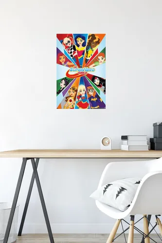 Vista 5 de Trends International Comics TV-DC Superhero Girls-Collage Wall, 14.725 x 22.375 pulgadas, paquete de póster y montaje prémium Paquete de póster