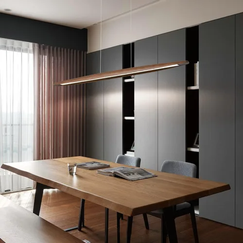 Vista 3 de YISDESIGN Lámpara colgante lineal de madera Lámpara colgante minimalista Lámpara lineal de madera Iluminación de isla de cocina de 40 W regulable