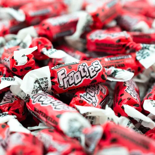 Vista 3 de Caramelos masticables Frooties de Tootsie Roll, sabor a sandía - 360 unidades, bolsa de 38.8 onzas