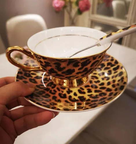 Vista 6 de YBK Tech - Juego de tazas y platillos de porcelana estilo europeo, taza de café de cerámica para el hogar, cocina, boda (patrón de leopardo)