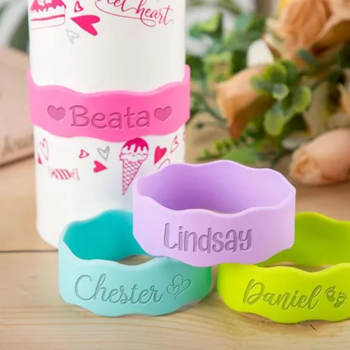 Vista 2 de Etiquetas personalizadas para biberones para guardería, bandas de silicona para botellas de agua, etiquetas de nombre para guardería, bandas