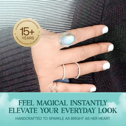 Vista 4 de Anillo de plata de ley Boho-Magic con piedra lunar para mujer Joyería boho con piedra preciosa ovalada Anillo de piedra lunar arcoíris Regalo