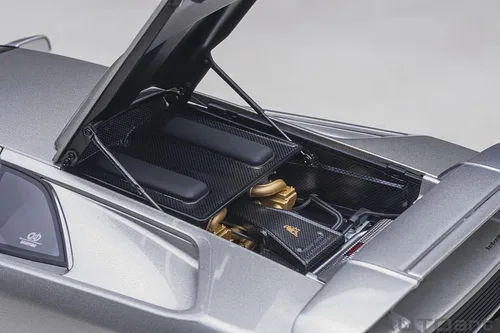 Vista 14 de AUTOart Lamborghini Diablo SE30 JOTA (TITANIO/Plateado metálico)