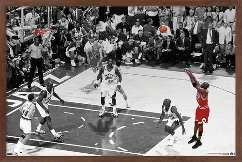 Vista 10 de Trends International Michael Jordan - Póster de pared horizontal The Shot, 14.72 x 22.37 pulgadas, versión enmarcada de madera de granero