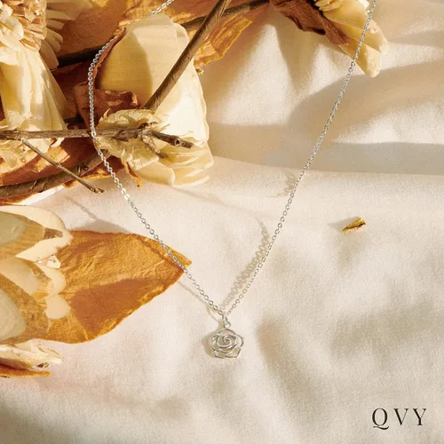 Vista 6 de QVY Delicado collar de flor de rosa simple para mujer, chapado en oro de 14 quilates, dije de contorno de rosa abierto, joyería natural, regalos