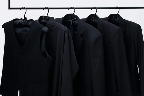Vista 6 de Paquete de 5 perchas acolchadas de satén negro para suéter, colgador de blusa con espuma gruesa y suave para lencería de vestido de novia, colgador