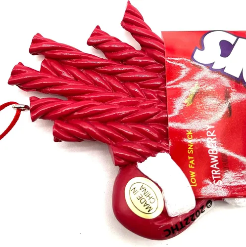 Vista 3 de Kurt S. Adler Adorno de Navidad de Twizzlers de Hershey™ con Sombrero de Santa