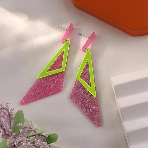 Vista 5 de Aretes de neón retro de los años 80 para mujer, aretes colgantes de neón triangulares acrílicos, coloridos aretes geométricos de gota, brillantes