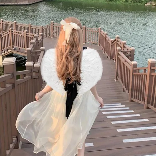 Vista 4 de Alas de plumas de ángel y diadema de halo para disfraces de fiesta de cosplay, disfraz elegante para niñas, mujeres y adultos
